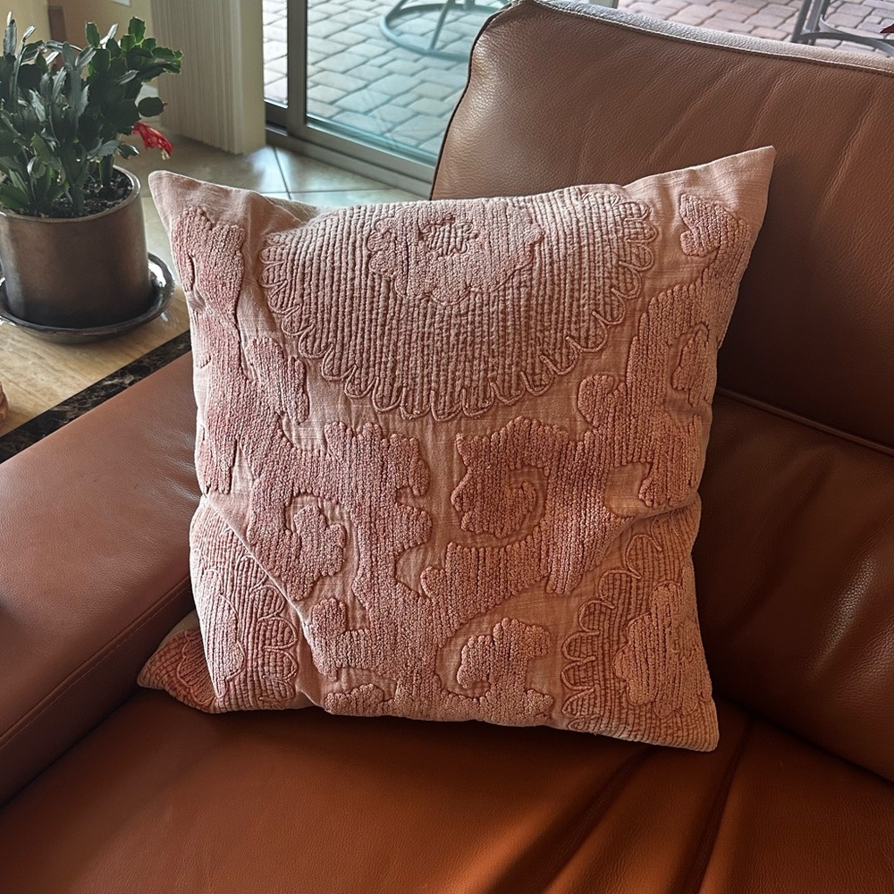 Pottery Barn 20” Throw Accent Pillow Dusty Pink Chenille CLEAN EUC
